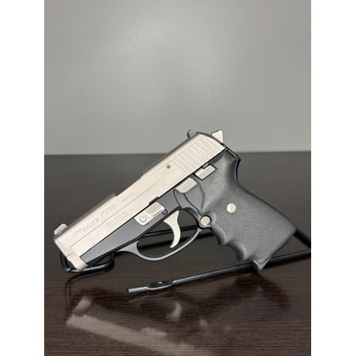 SIG SAUER Used P239 40 S&W 7rd - Black & Stainless